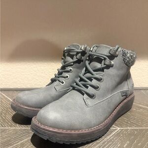 Blowfish Malibu Grey Ankle Boots Size 8 Knit Collar Lace Up Booties